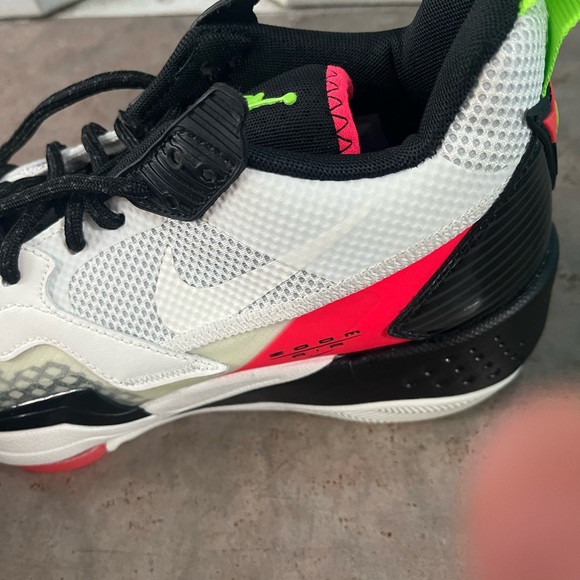 COPY - Boys Jordan shoes - Picture 3 of 5